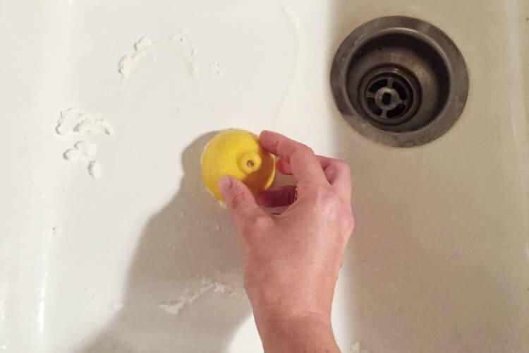 Citroen in de gootsteen