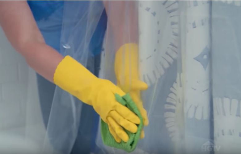 je douchegordijn schoonmaken en wassen doe je zo