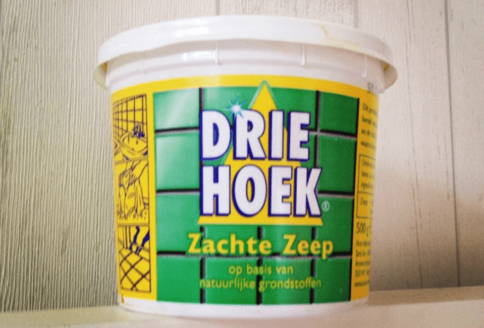 Betreffende speler toetje Groene aanslag op je schutting? Met deze huishoudelijke middeltjes verwijder je het zó! - Tips en Weetjes Betreffende speler toetje Groene aanslag op je schutting? Met deze huishoudelijke middeltjes verwijder je het zó! - Tips en Weetjes