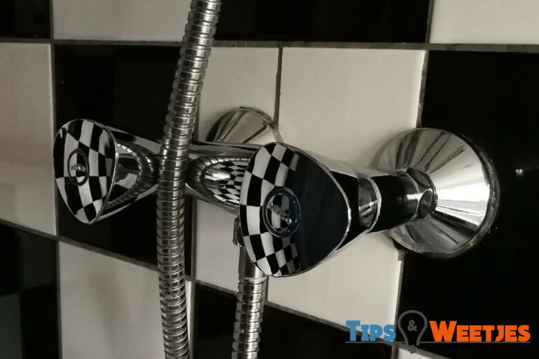 Zo verwijder je schimmel in de badkamer en zo voorkom je dat het ... Zo verwijder je schimmel in de badkamer en zo voorkom je dat het ...